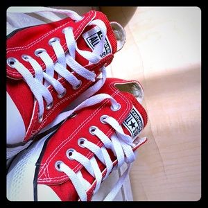 Red low-top Converse All-star